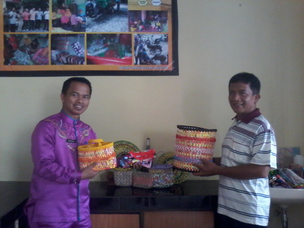 Bank Sampah Bisa Hasilkan Tas Cantik